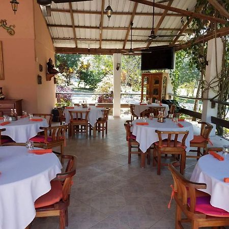 The Log Cab-Inn San Ignacio Dış mekan fotoğraf